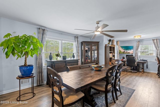 9108 Royal Oak Dr, Louisville, KY 40272