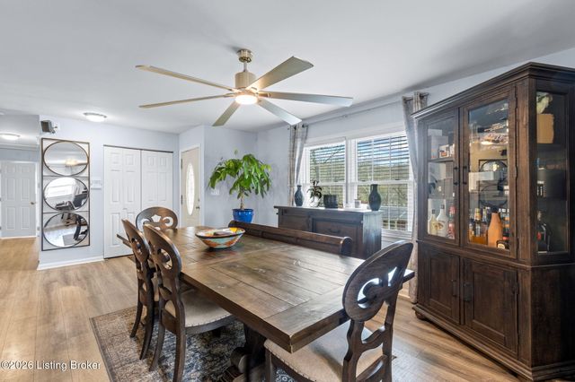 9108 Royal Oak Dr, Louisville, KY 40272