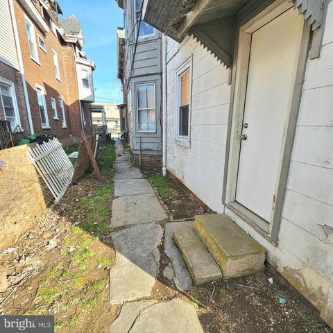 215 HAWS AVE, Norristown, PA 19401