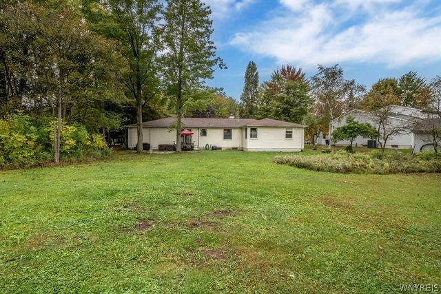 102 Old Orchard Lane, Orchard Park, NY 14127