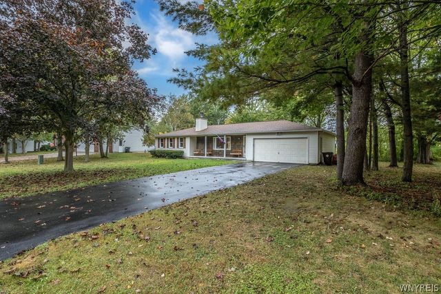 102 Old Orchard Lane, Orchard Park, NY 14127