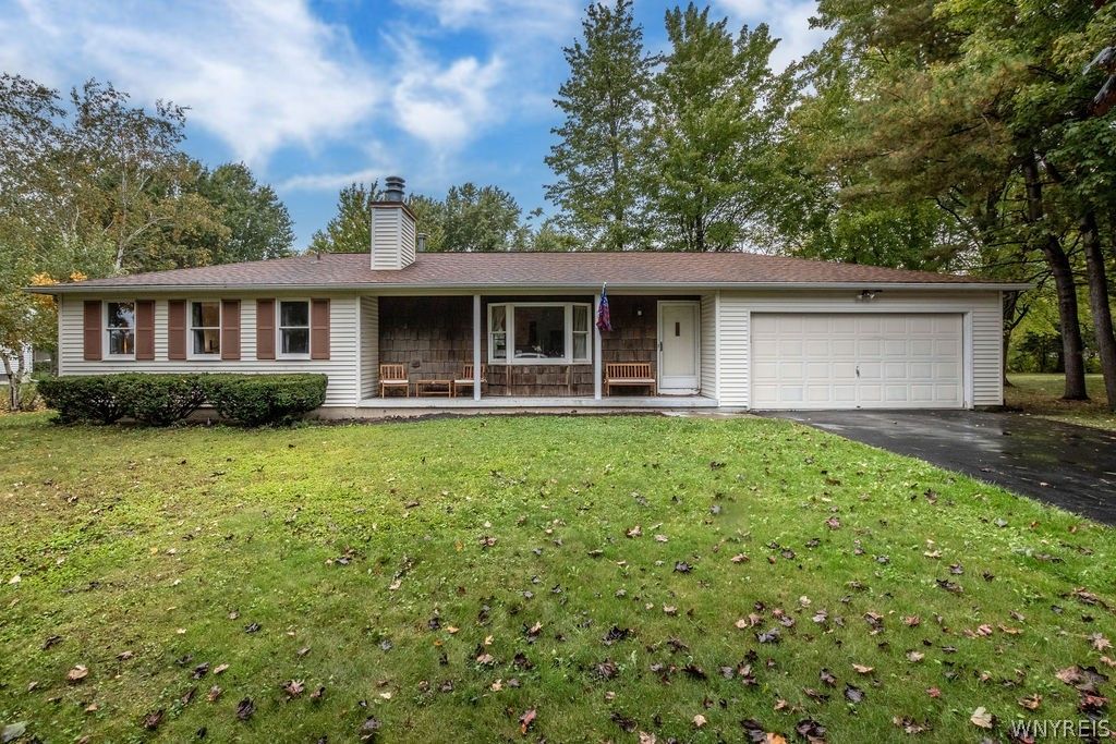 102 Old Orchard Lane, Orchard Park, NY 14127