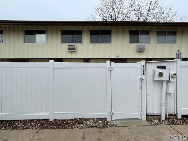 7394 Hazelcrest Drive, Hazelwood, MO 63042