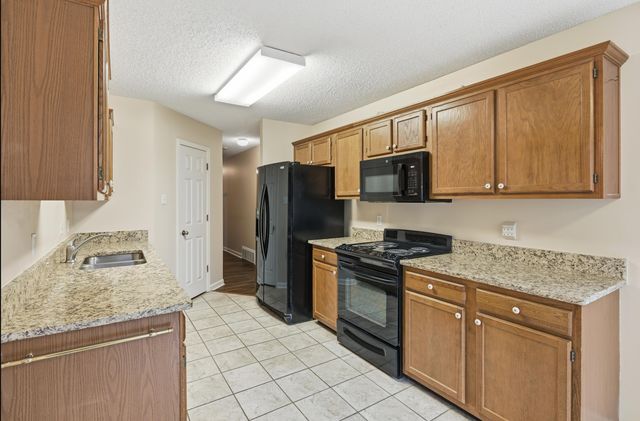 8785 CEDAR MILLS CIR, Memphis, TN 38016