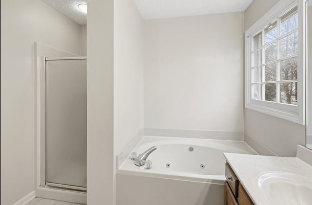 8785 CEDAR MILLS CIR, Memphis, TN 38016