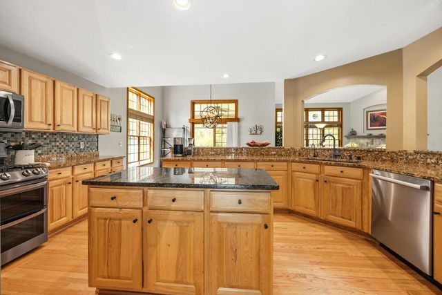 207 Woodlands COURT, Hartland, WI 53029