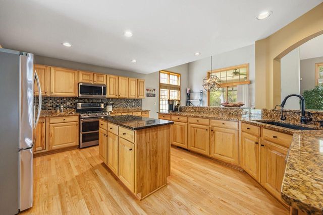 207 Woodlands COURT, Hartland, WI 53029