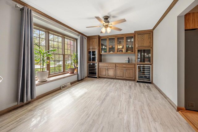 207 Woodlands COURT, Hartland, WI 53029