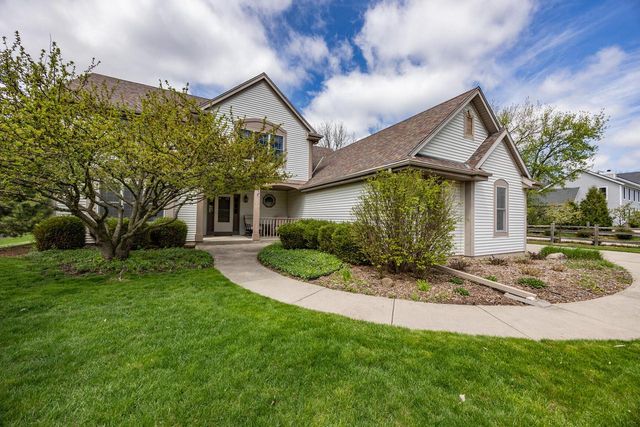 207 Woodlands COURT, Hartland, WI 53029