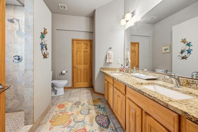 207 Woodlands COURT, Hartland, WI 53029