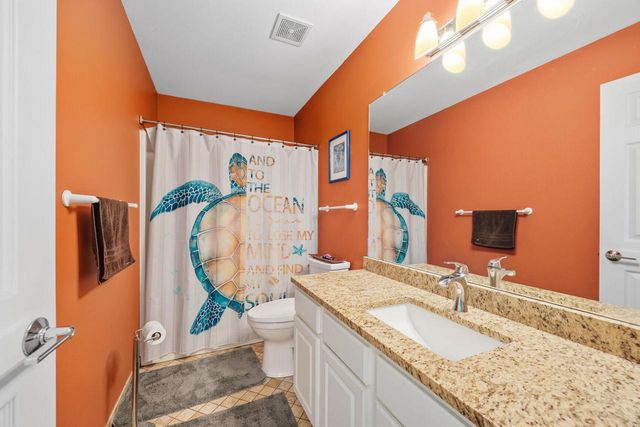 207 Woodlands COURT, Hartland, WI 53029