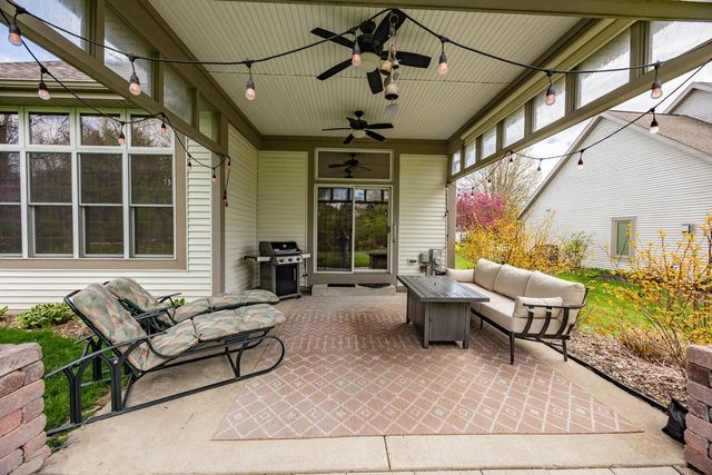 207 Woodlands COURT, Hartland, WI 53029