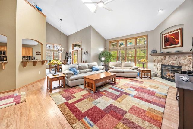 207 Woodlands COURT, Hartland, WI 53029