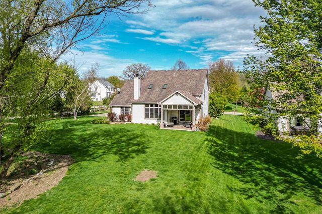 207 Woodlands COURT, Hartland, WI 53029