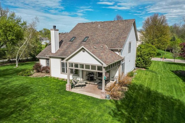 207 Woodlands COURT, Hartland, WI 53029