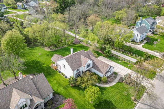 207 Woodlands COURT, Hartland, WI 53029