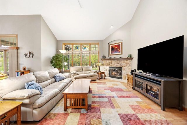 207 Woodlands COURT, Hartland, WI 53029