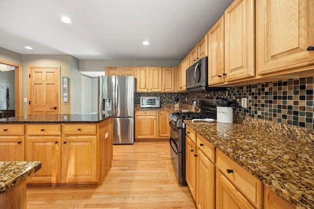 207 Woodlands COURT, Hartland, WI 53029