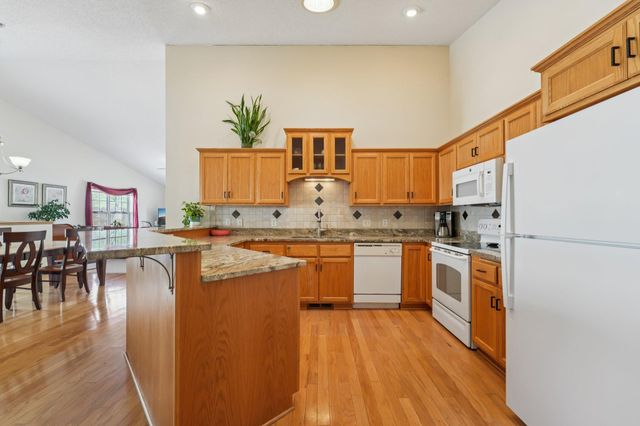 3084 Chisholm Court N, Maplewood, MN 55109