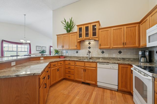 3084 Chisholm Court N, Maplewood, MN 55109