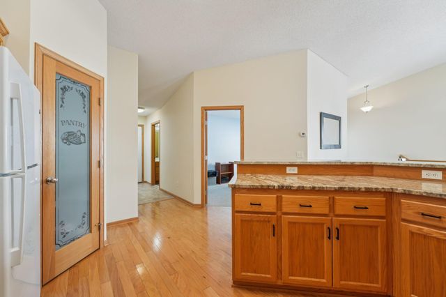 3084 Chisholm Court N, Maplewood, MN 55109