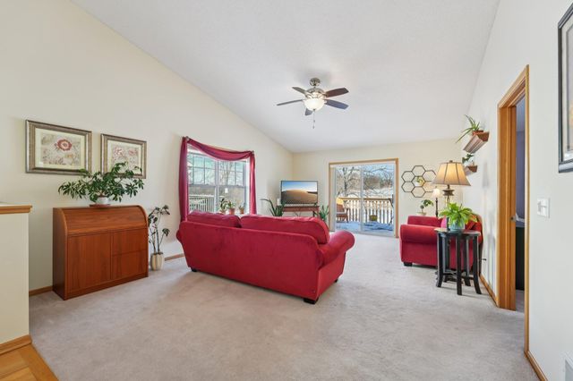 3084 Chisholm Court N, Maplewood, MN 55109