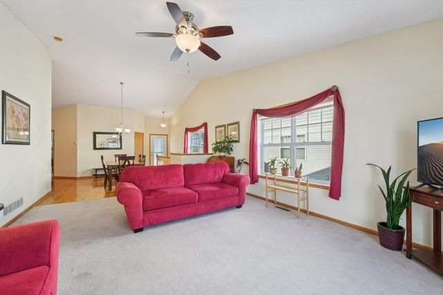 3084 Chisholm Court N, Maplewood, MN 55109