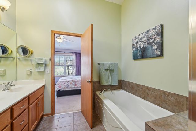 3084 Chisholm Court N, Maplewood, MN 55109