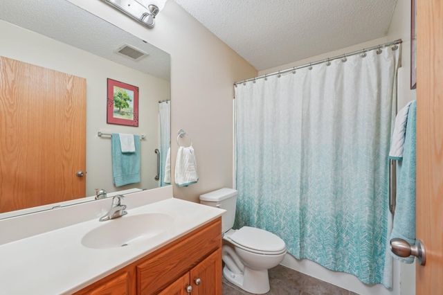 3084 Chisholm Court N, Maplewood, MN 55109