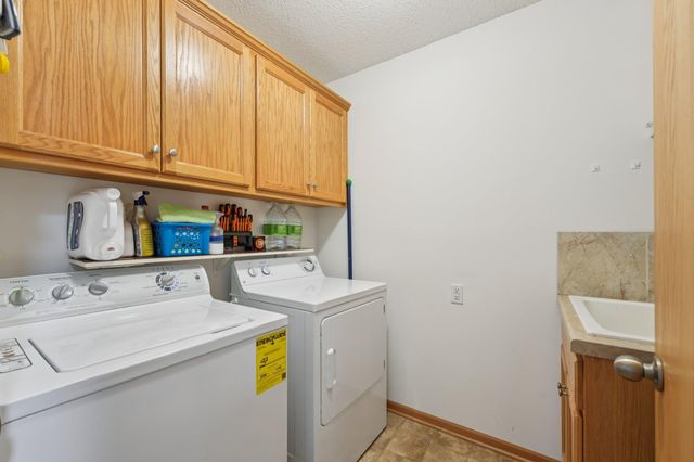 3084 Chisholm Court N, Maplewood, MN 55109