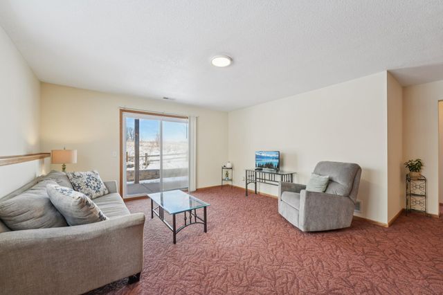 3084 Chisholm Court N, Maplewood, MN 55109