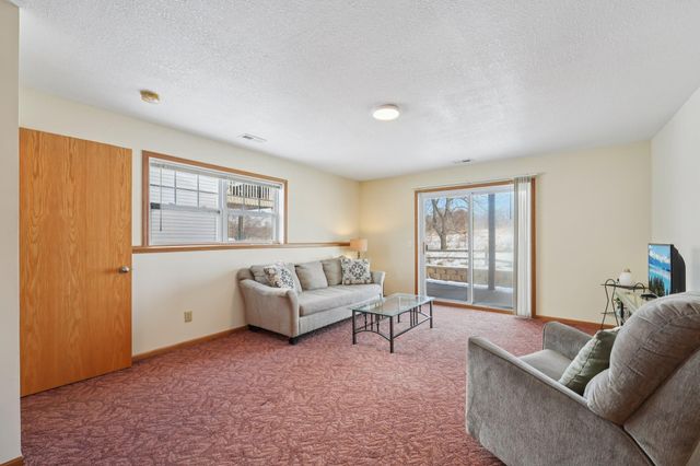 3084 Chisholm Court N, Maplewood, MN 55109