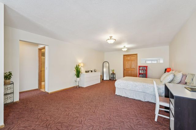 3084 Chisholm Court N, Maplewood, MN 55109