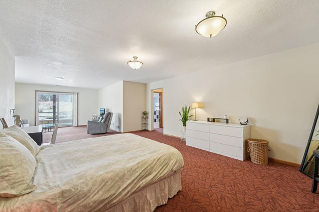 3084 Chisholm Court N, Maplewood, MN 55109