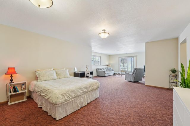 3084 Chisholm Court N, Maplewood, MN 55109