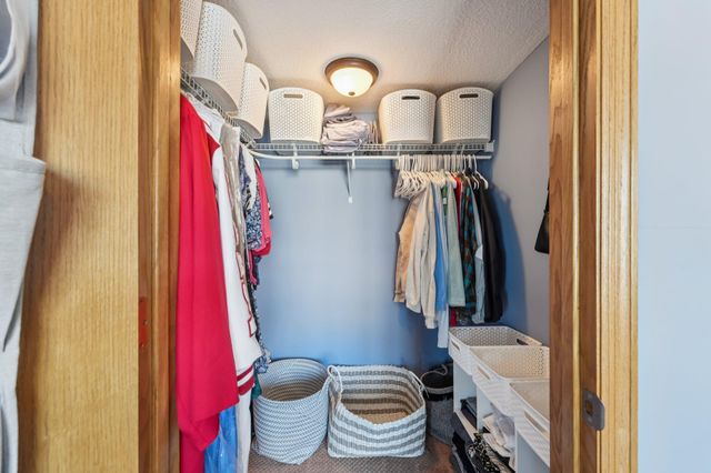 3084 Chisholm Court N, Maplewood, MN 55109