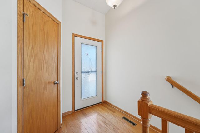 3084 Chisholm Court N, Maplewood, MN 55109