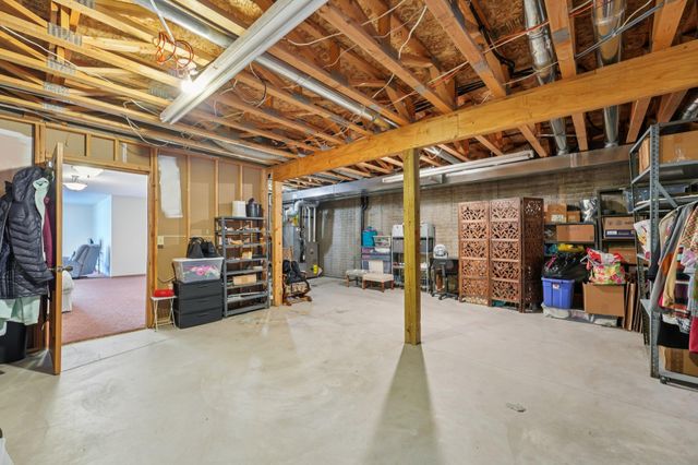 3084 Chisholm Court N, Maplewood, MN 55109