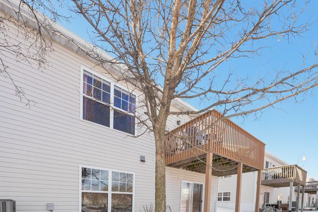 3084 Chisholm Court N, Maplewood, MN 55109