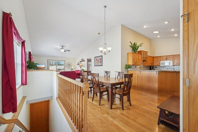 3084 Chisholm Court N, Maplewood, MN 55109