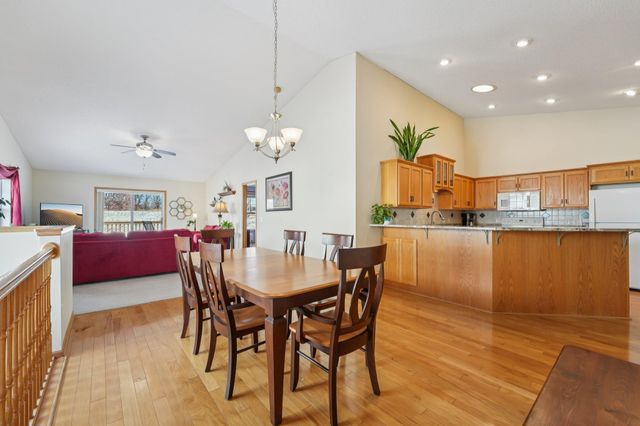 3084 Chisholm Court N, Maplewood, MN 55109