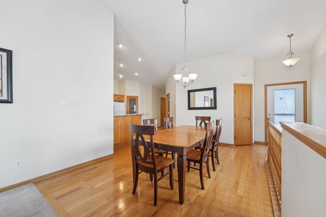 3084 Chisholm Court N, Maplewood, MN 55109