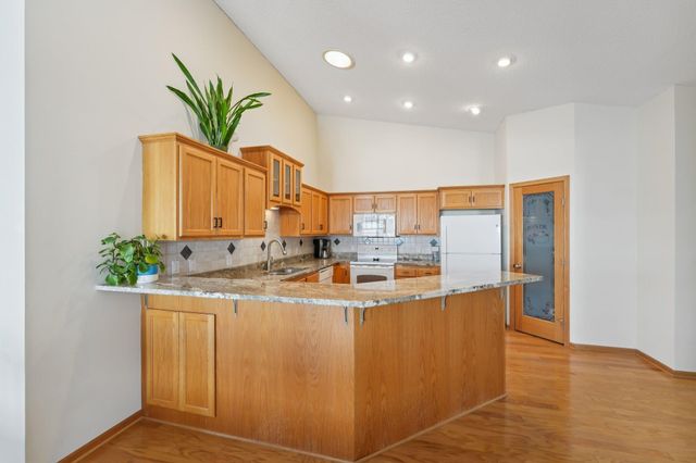 3084 Chisholm Court N, Maplewood, MN 55109