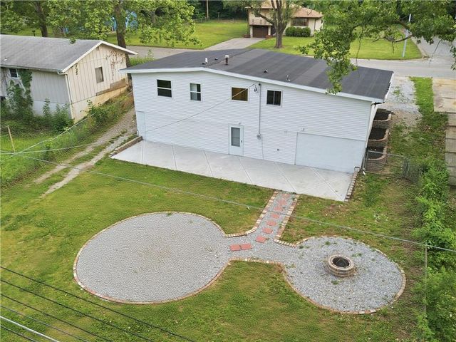 1411 N 75th Drive, Kansas City, KS 66112