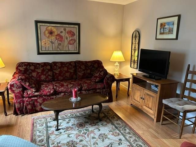 11 Evergreen Lane, Brattleboro, VT 05301