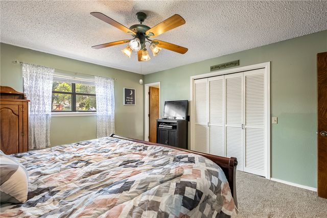 901 S 12th Place, Rogers, AR 72756