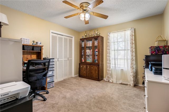 901 S 12th Place, Rogers, AR 72756