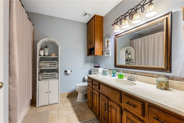 901 S 12th Place, Rogers, AR 72756