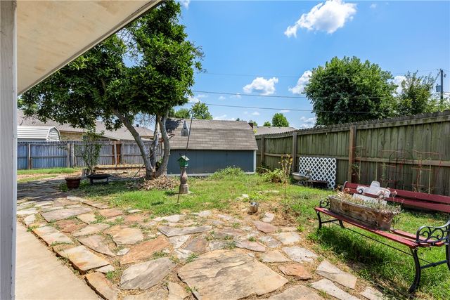 901 S 12th Place, Rogers, AR 72756