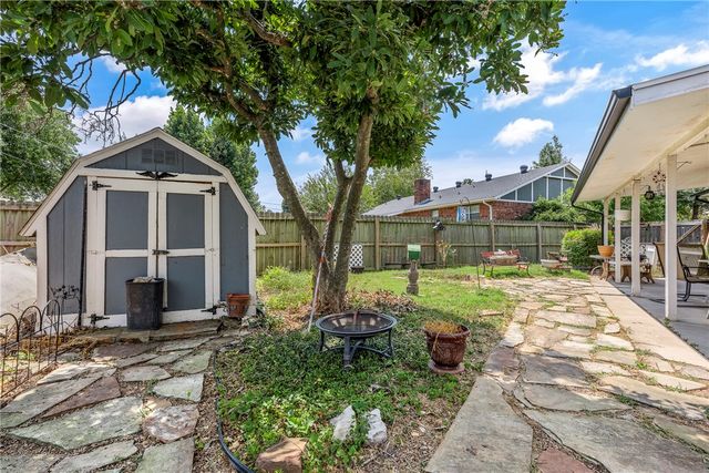 901 S 12th Place, Rogers, AR 72756